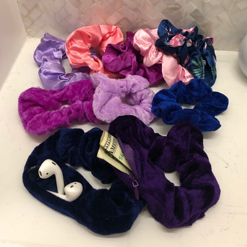 10 Scrunchies, 2 with hidden zippers! NEW